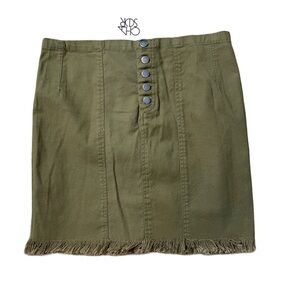CHASER VINTAGE CANVAS BUTTON FRONT FRAY EDGE MINI SKIRT
DARK OLIVE size M